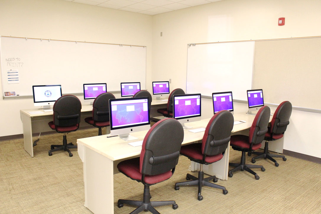 Mac Lab with eight apple computers