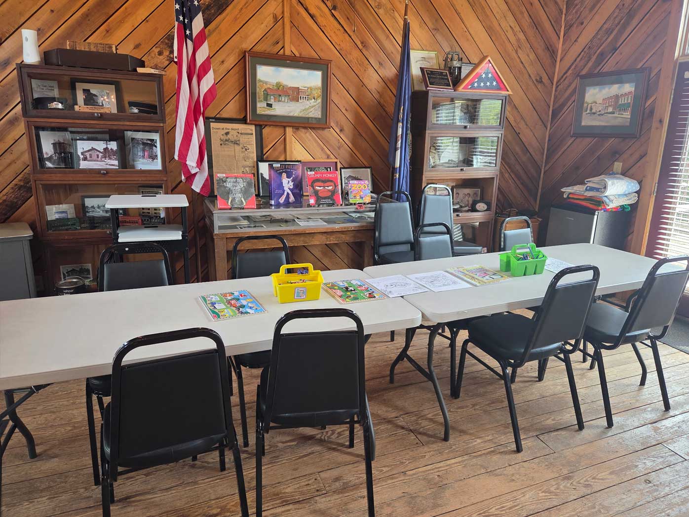 Tables and chairs at Sadieville library